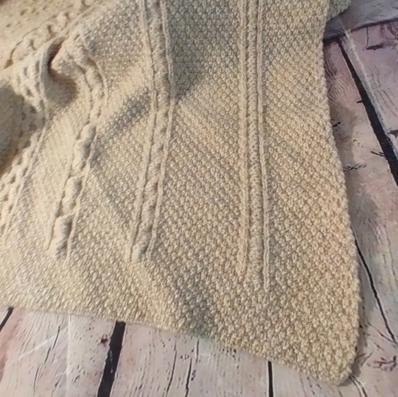 Inis Crafts Merino Wool Cable Knit Tan Poncho Shawl - Picture 11 of 14
